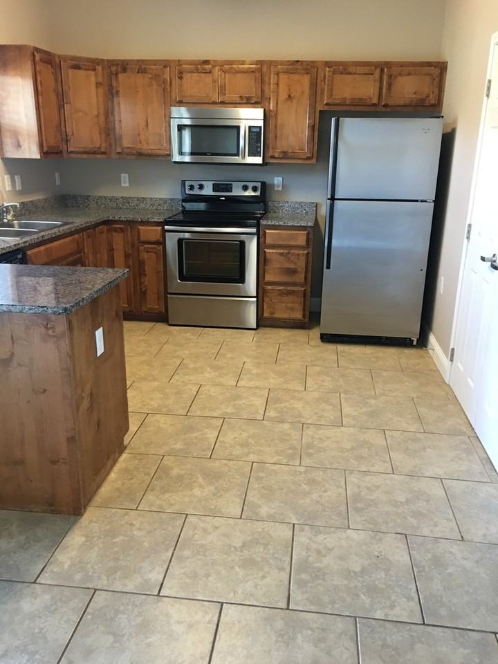 1906 W University Dr - Photo 3 of 19