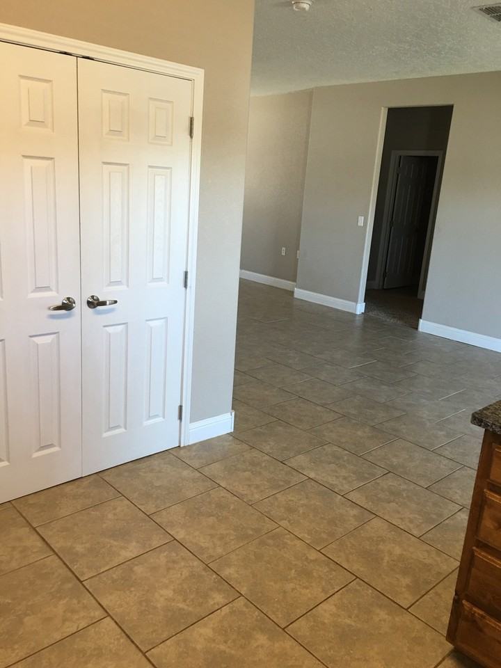 1906 W University Dr - Photo 6 of 19