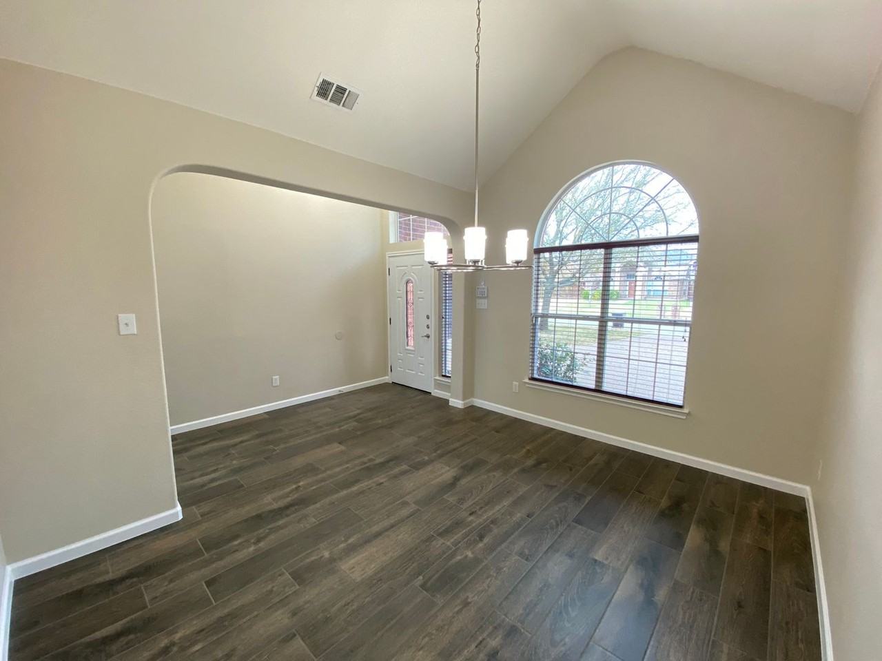 5668 Imperial Meadow Dr - Photo 3 of 39