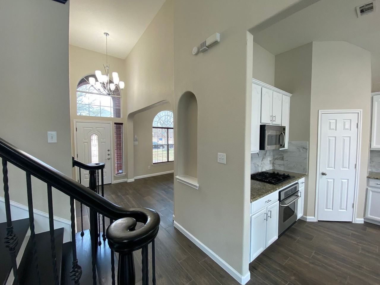 5668 Imperial Meadow Dr - Photo 4 of 39
