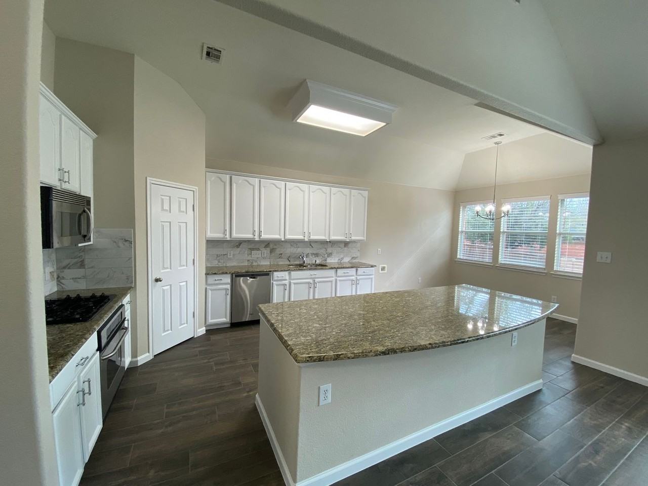 5668 Imperial Meadow Dr - Photo 6 of 39