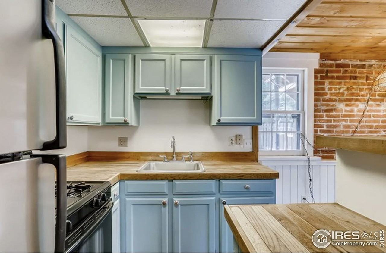 919 Spruce St - Photo 2 of 6