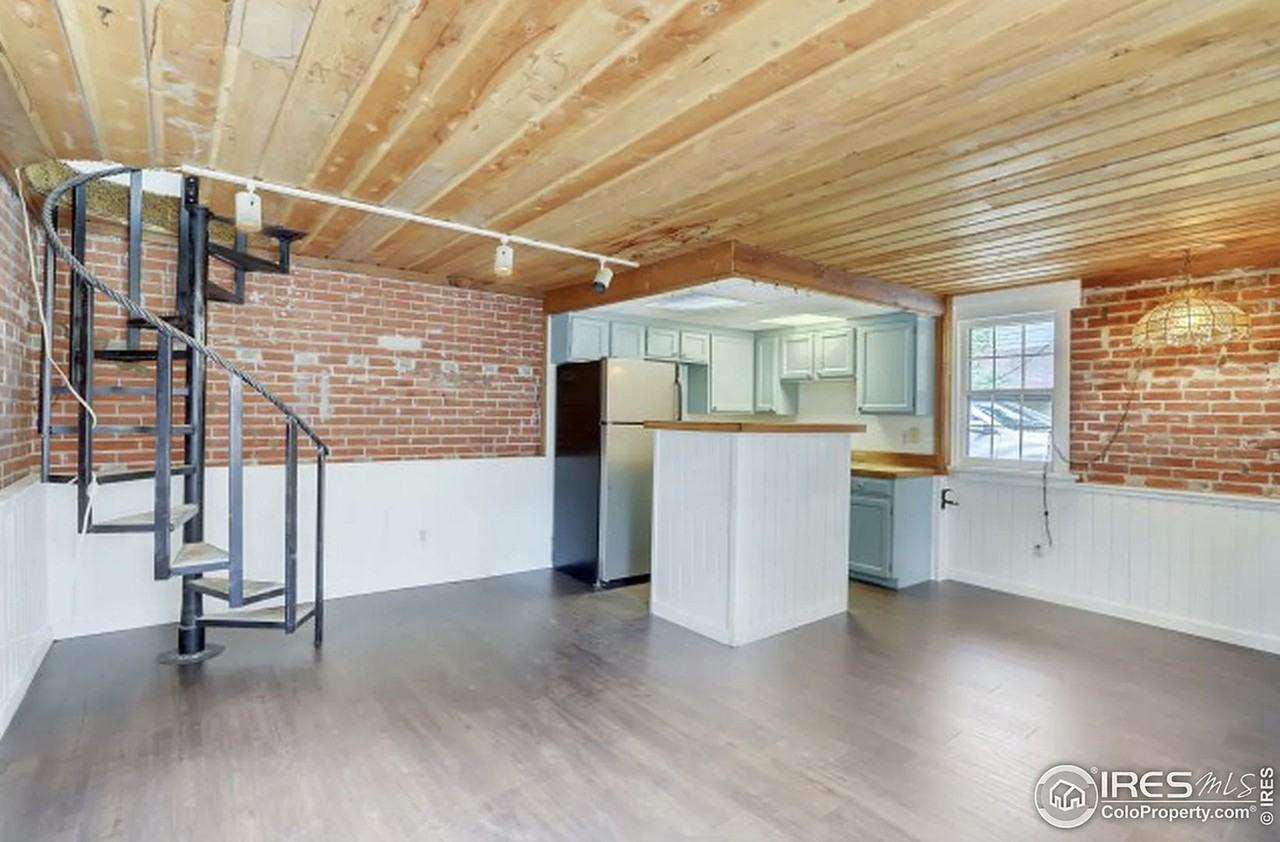 919 Spruce St - Photo 3 of 6