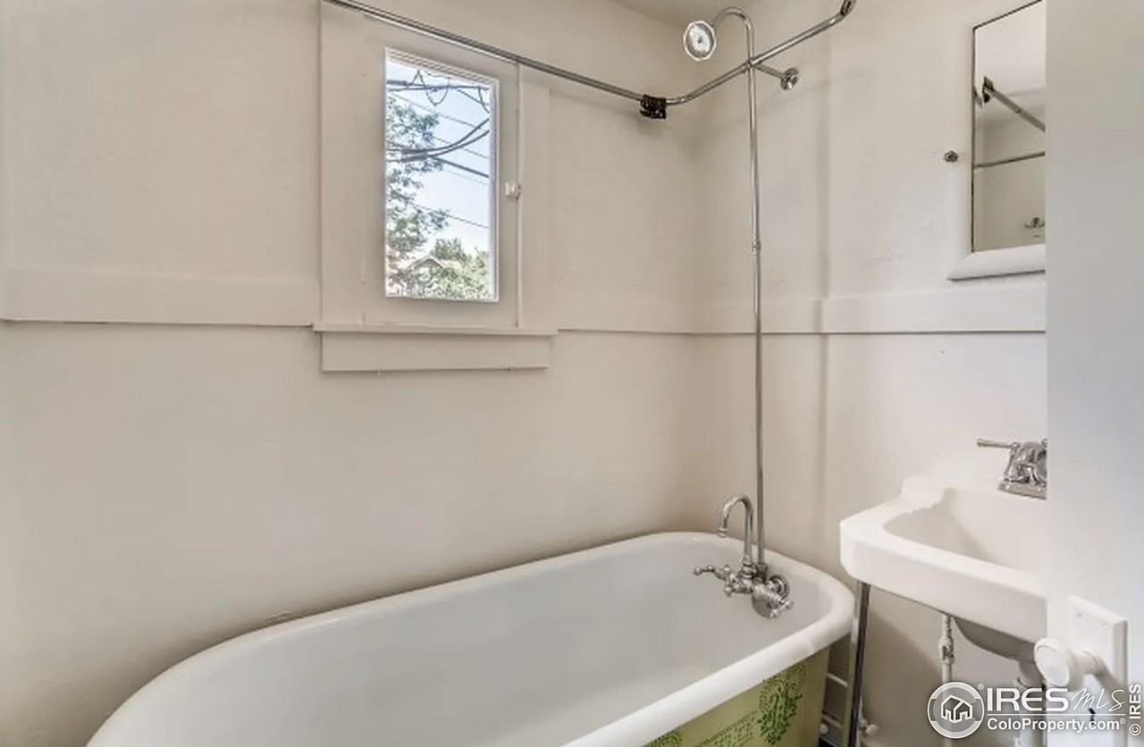 919 Spruce St - Photo 4 of 6