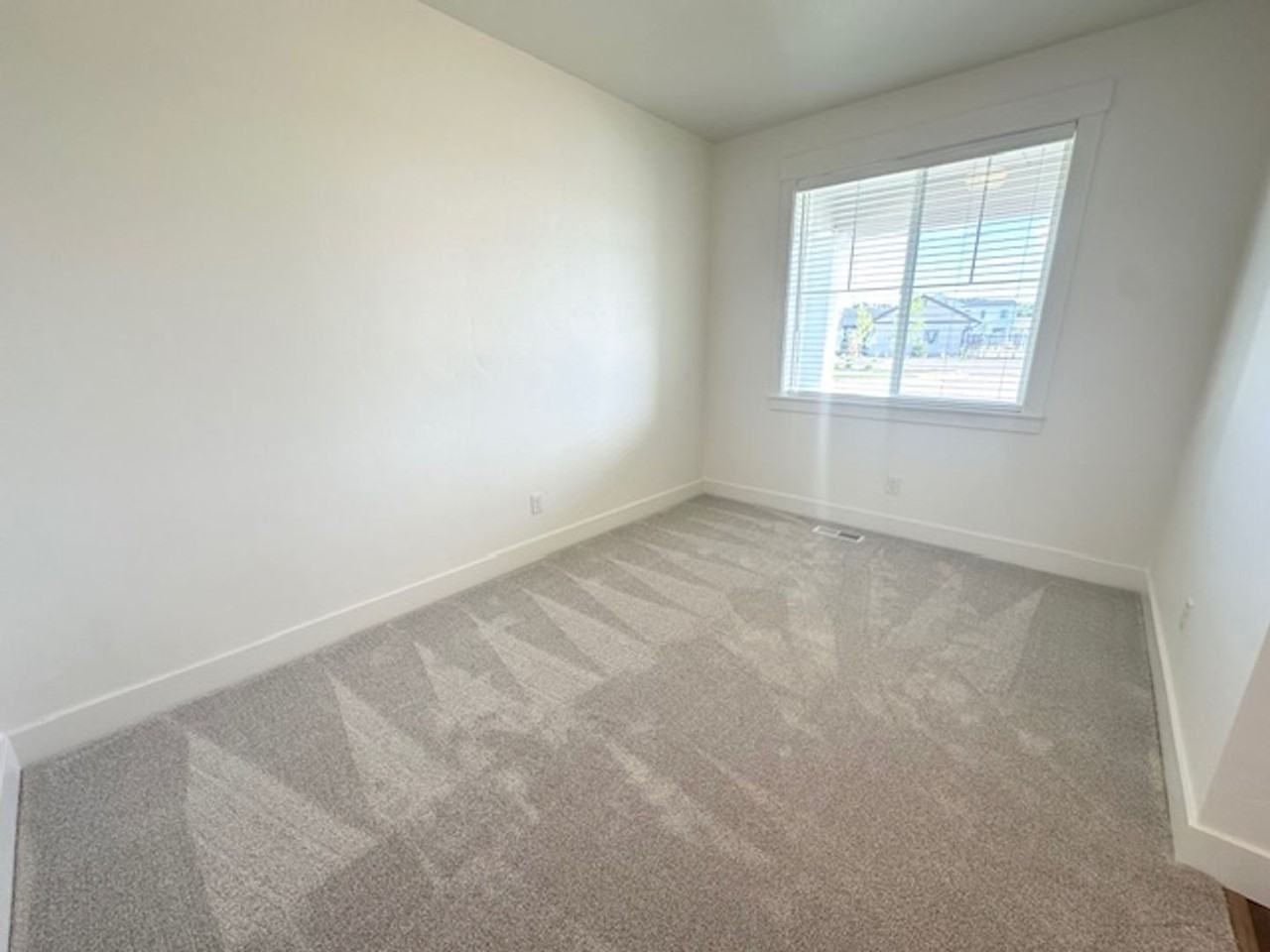 12657 W Shortcreek St - Photo 7 of 50