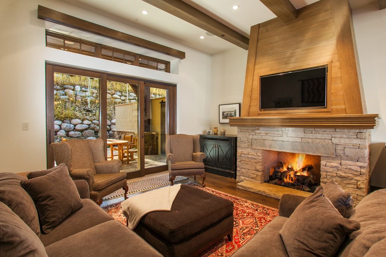 616 Forest Rd - Photo 3 of 33