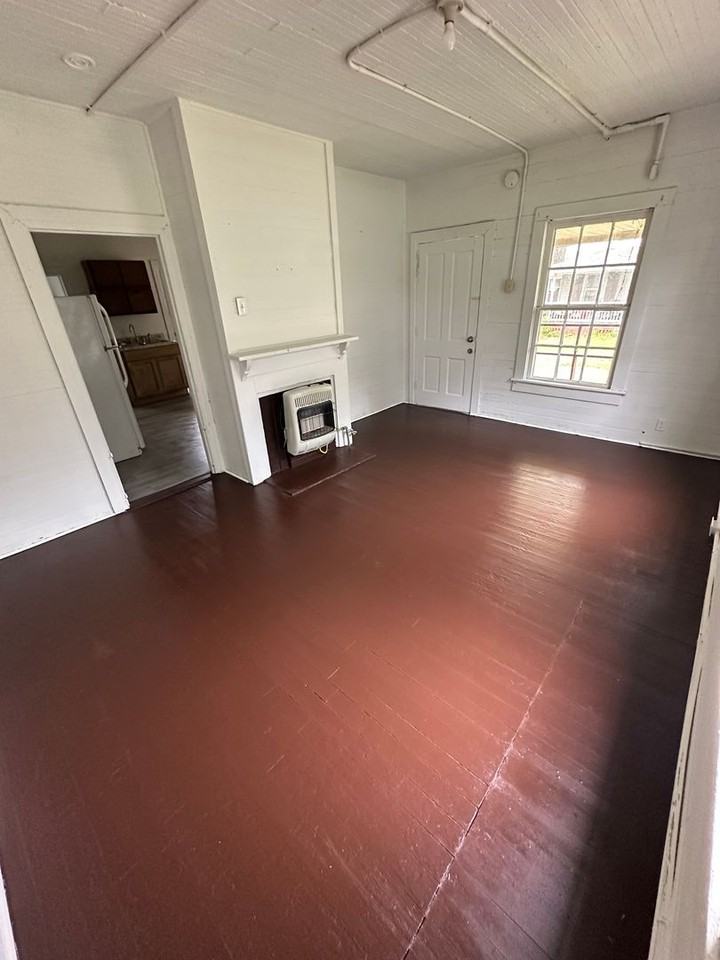 204 Avenue D Se - Photo 2 of 13