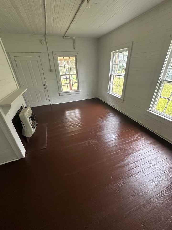 204 Avenue D Se - Photo 3 of 13