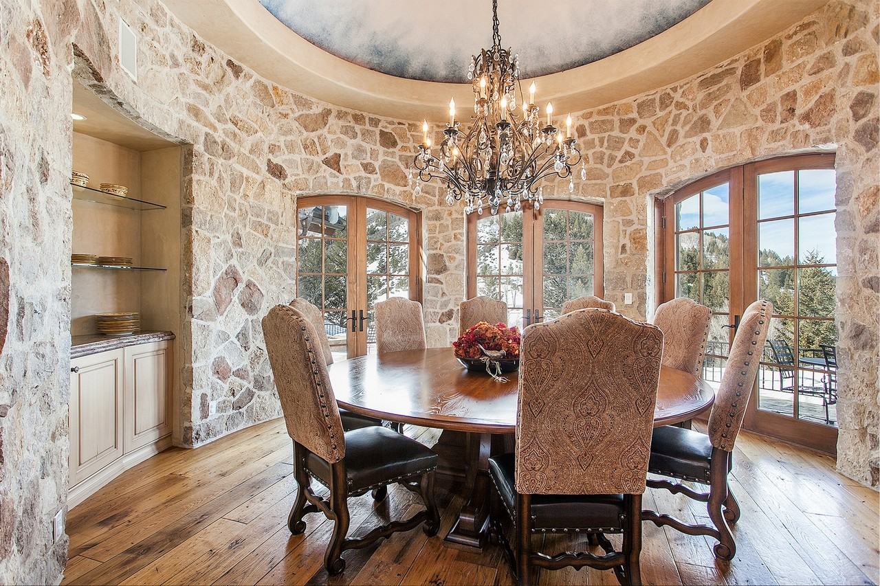 559 Eagle Dr - Photo 2 of 30