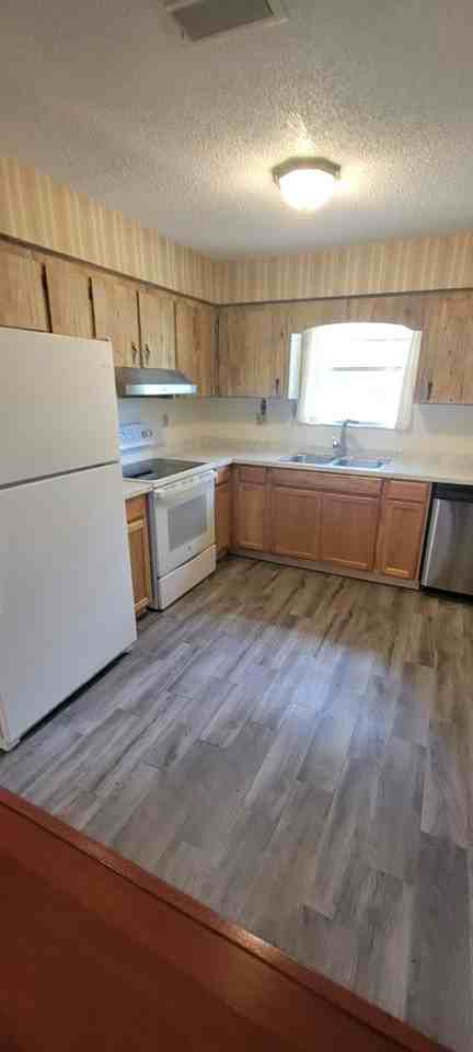 4243 Nw 20th Ter - Photo 3 of 32