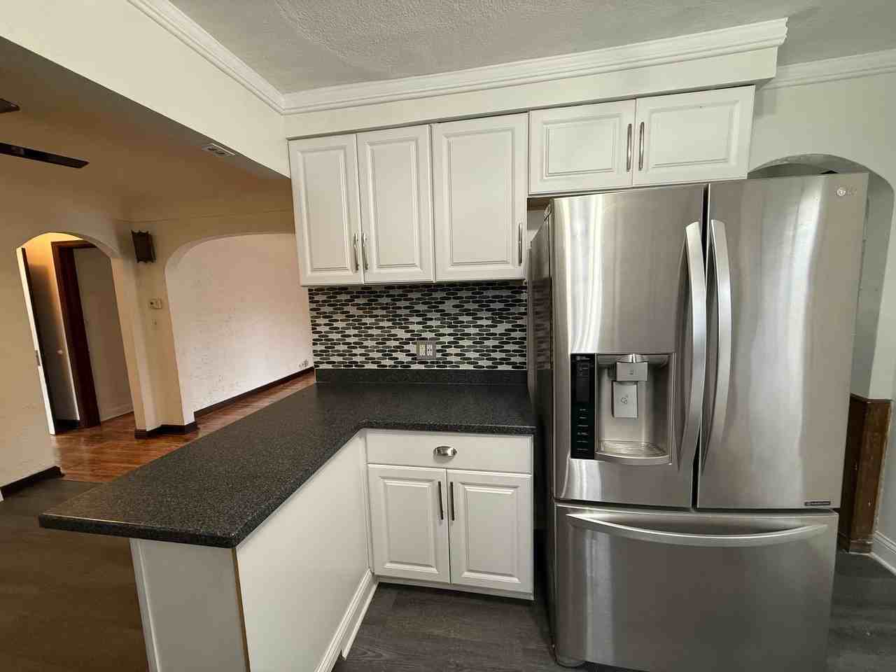 1300 4th St - Photo 3 of 33