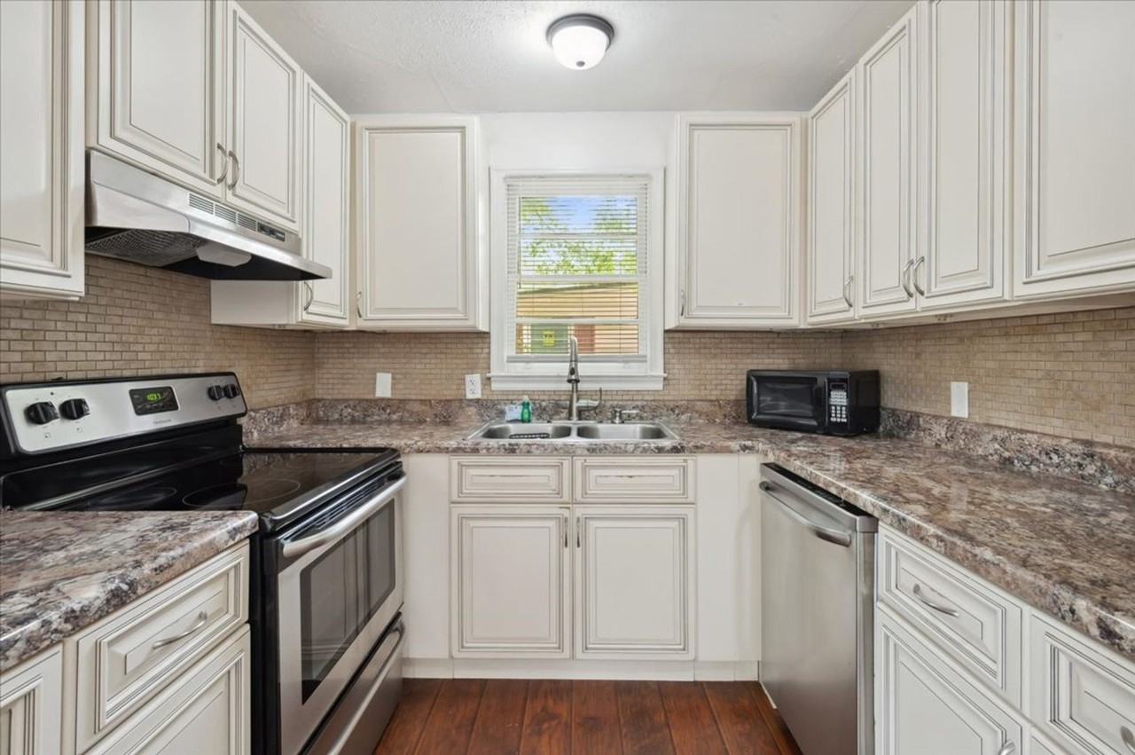 2334 Ranchland Dr - Photo 3 of 28