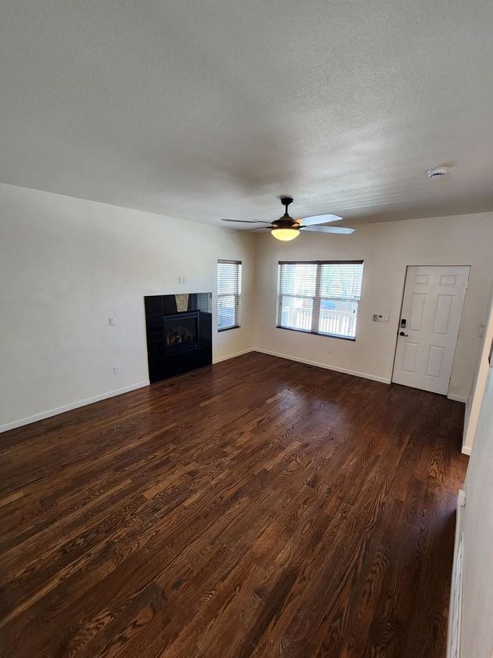 218 N 7th St - Photo 2 of 23