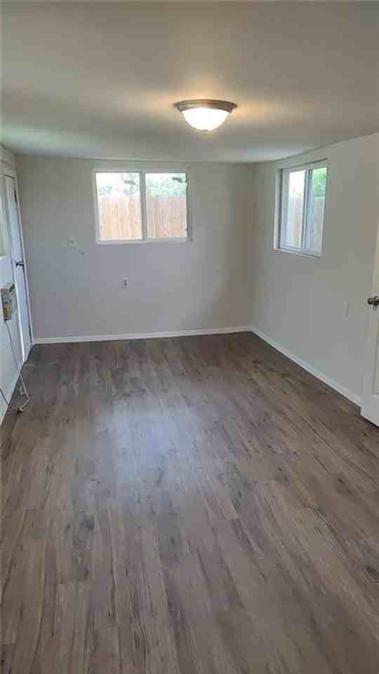 101 S Lockhart St - Photo 2 of 18