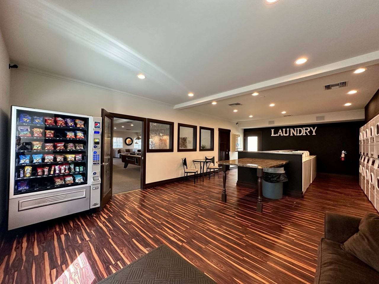 University Court Apartments - Photo 3 of 43