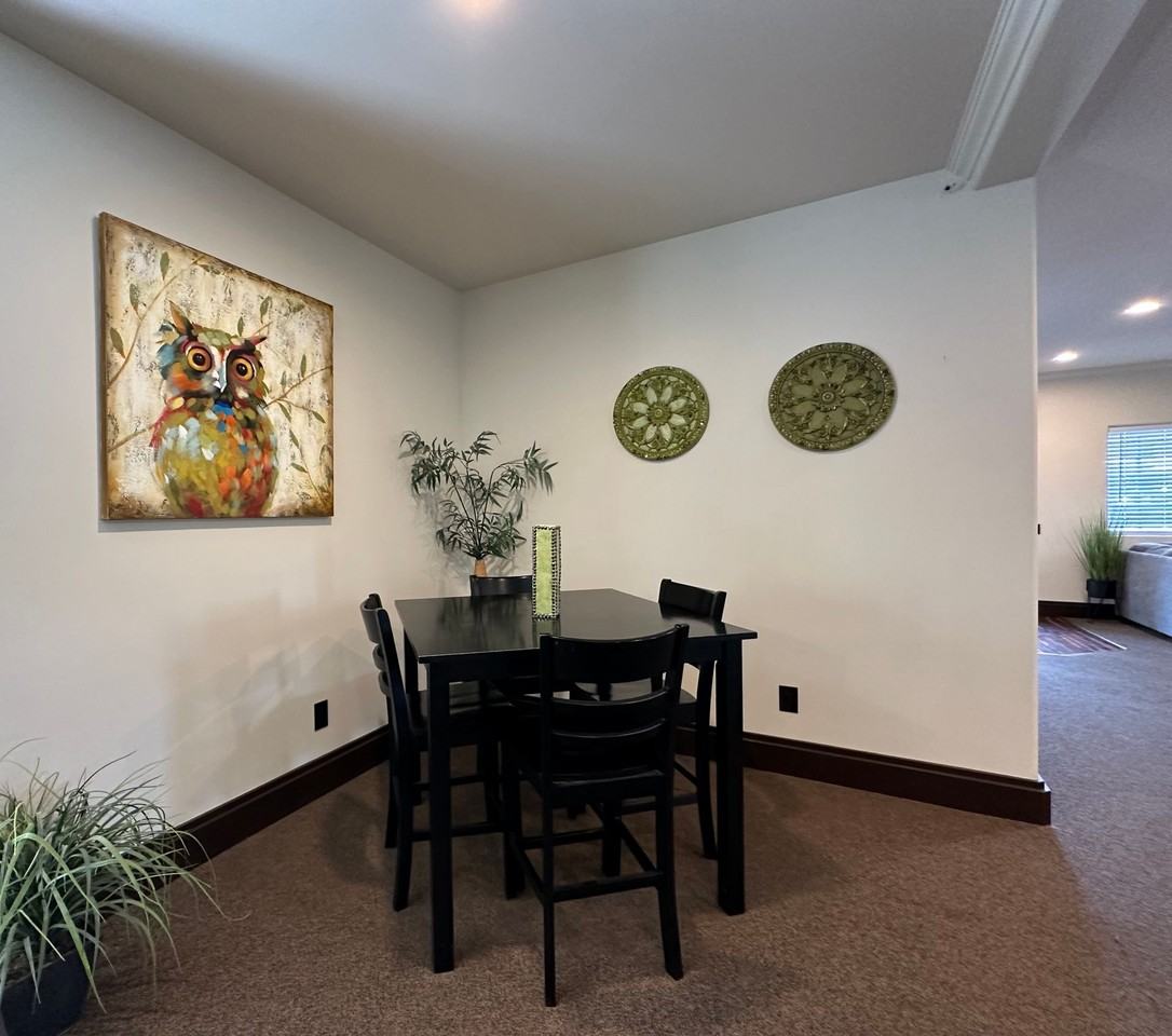 University Court Apartments - Photo 6 of 43