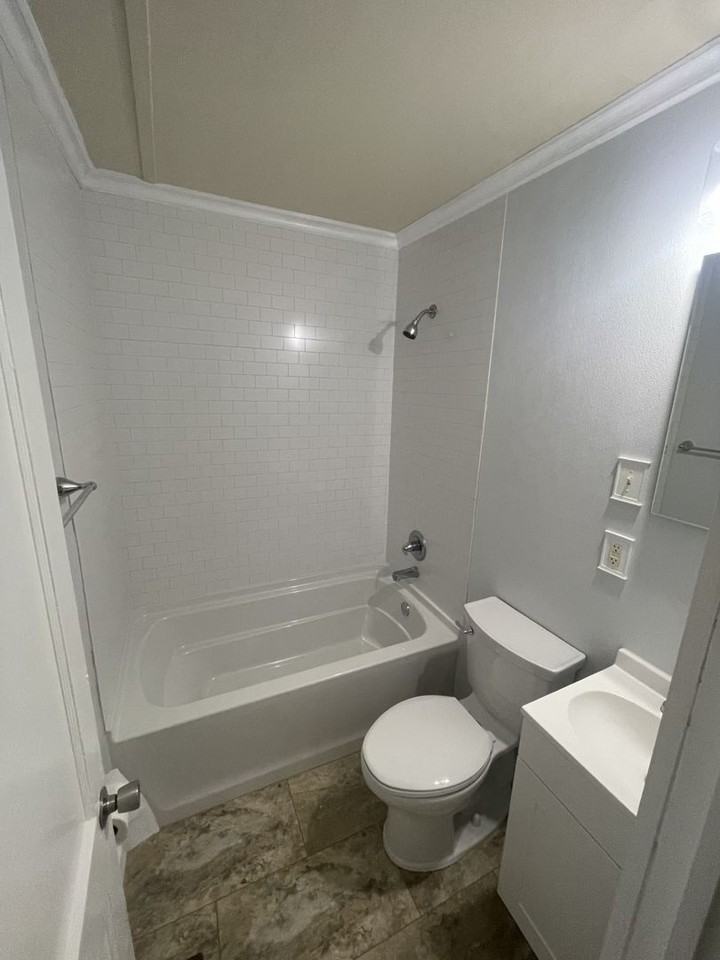 663 Coleman St - Photo 3 of 12