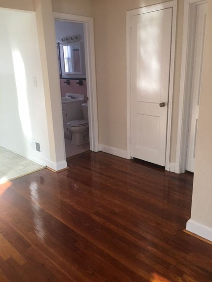 556 49th Pl Ne ##Ne - Photo 4 of 12