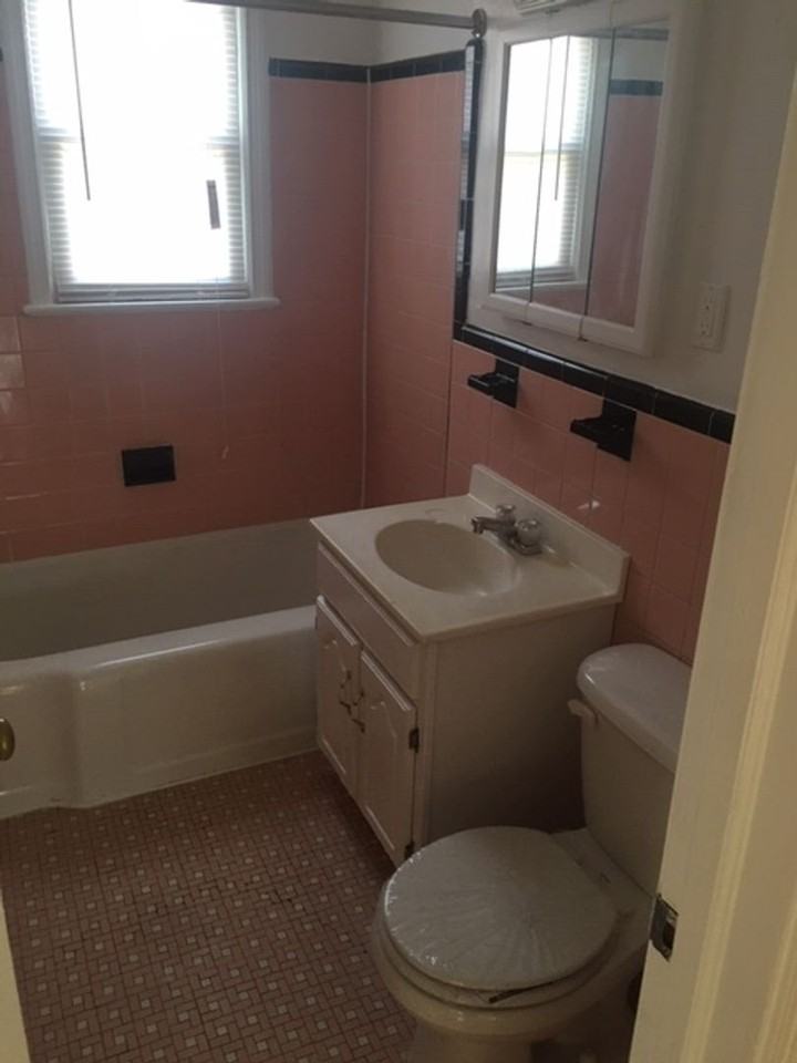 556 49th Pl Ne ##Ne - Photo 5 of 12