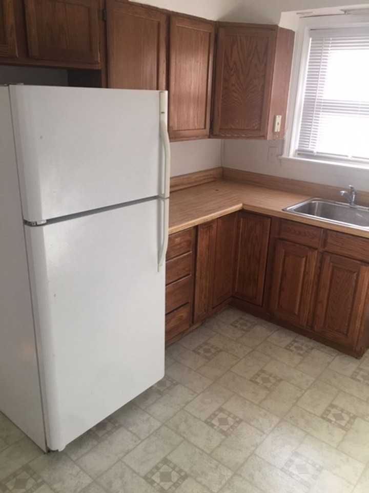 556 49th Pl Ne ##Ne - Photo 6 of 12