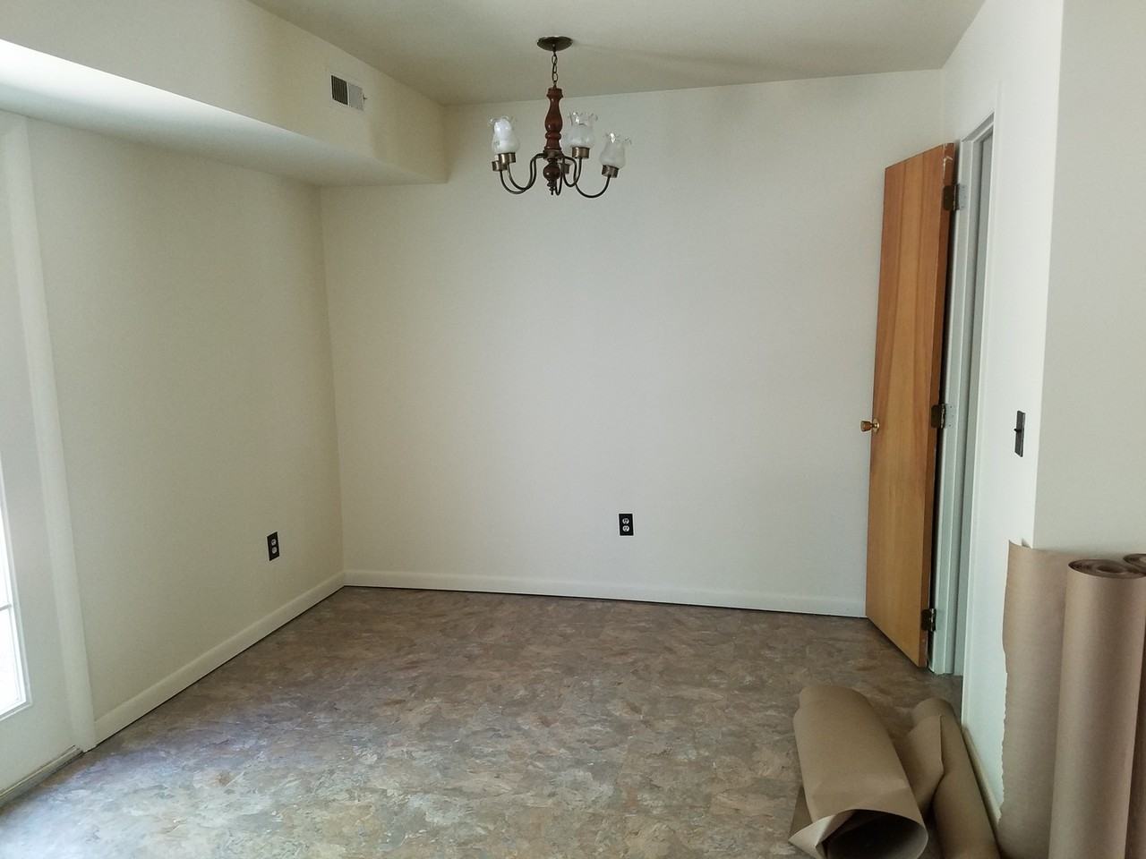 105 10th St - Photo 3 of 4