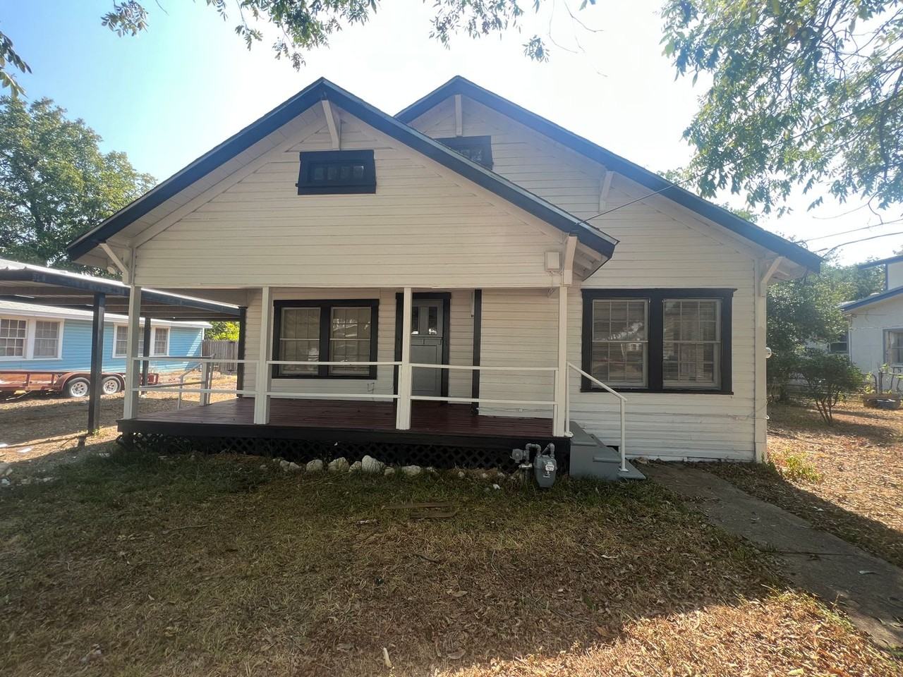 1003 Avenue F - Photo 2 of 16