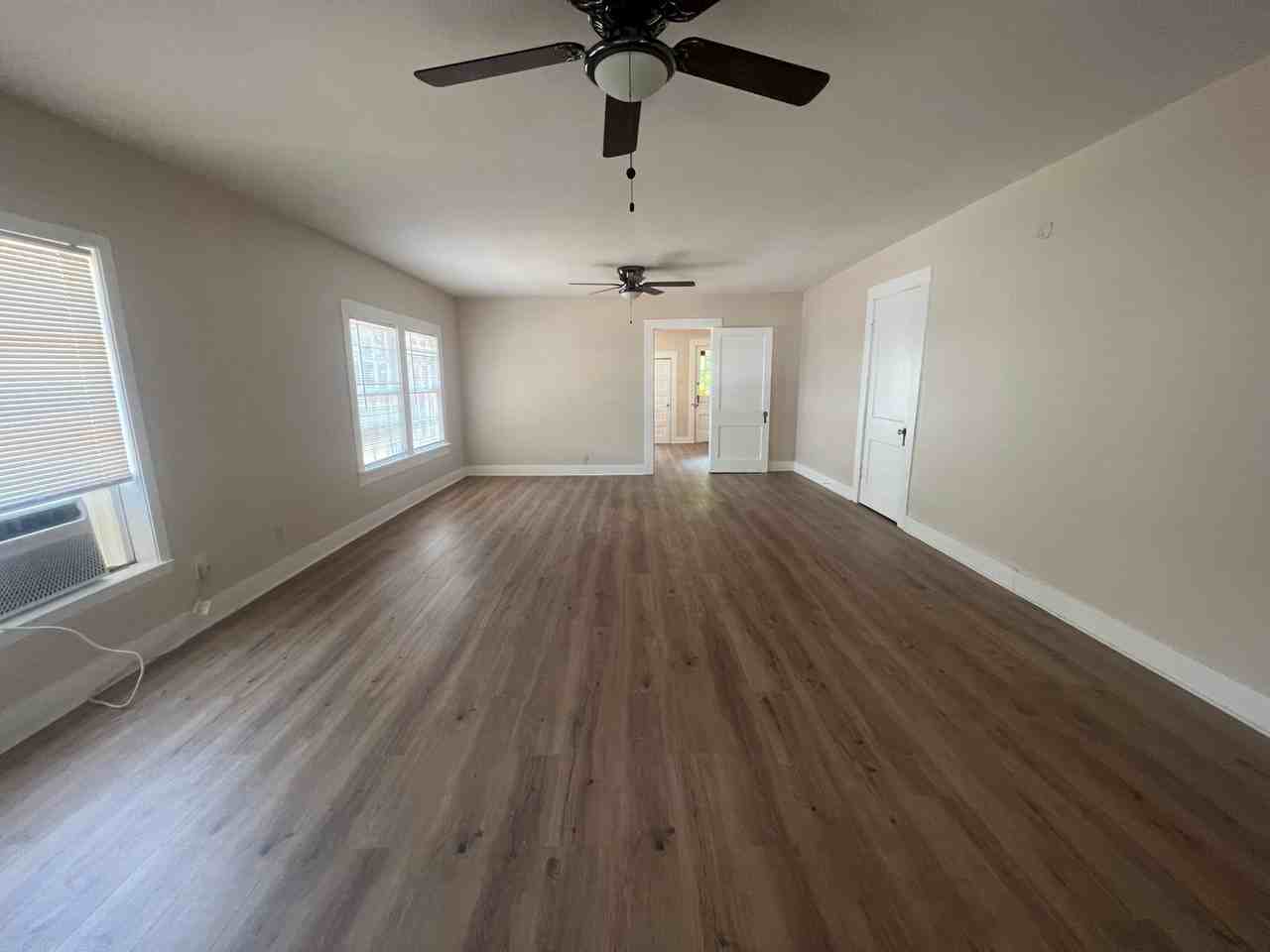 1003 Avenue F - Photo 3 of 16