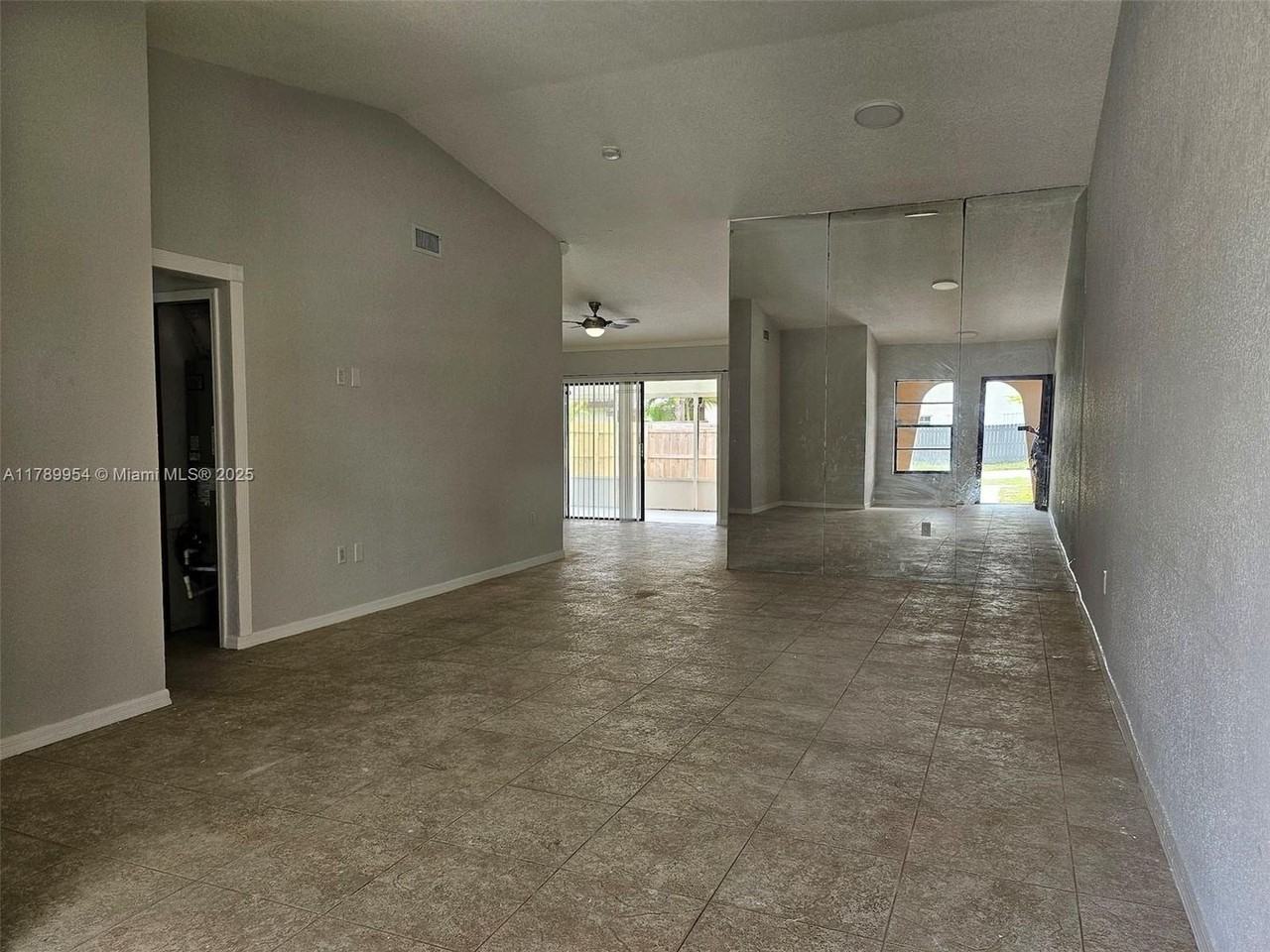 6455 Sw 135th Ave - Photo 2 of 11