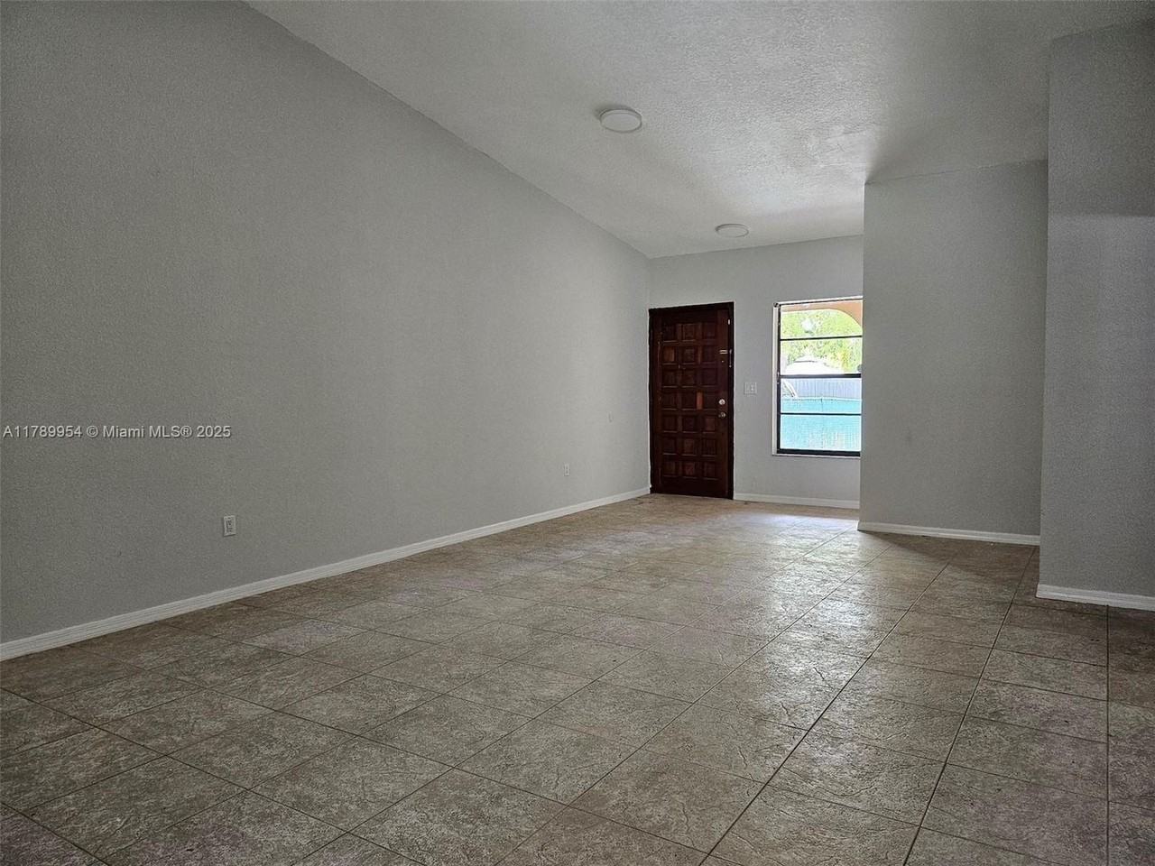 6455 Sw 135th Ave - Photo 3 of 11