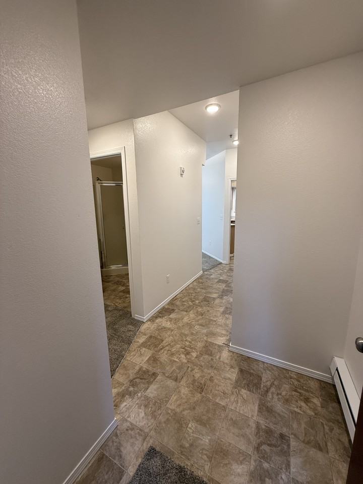 L407-101 - Photo 3 of 29