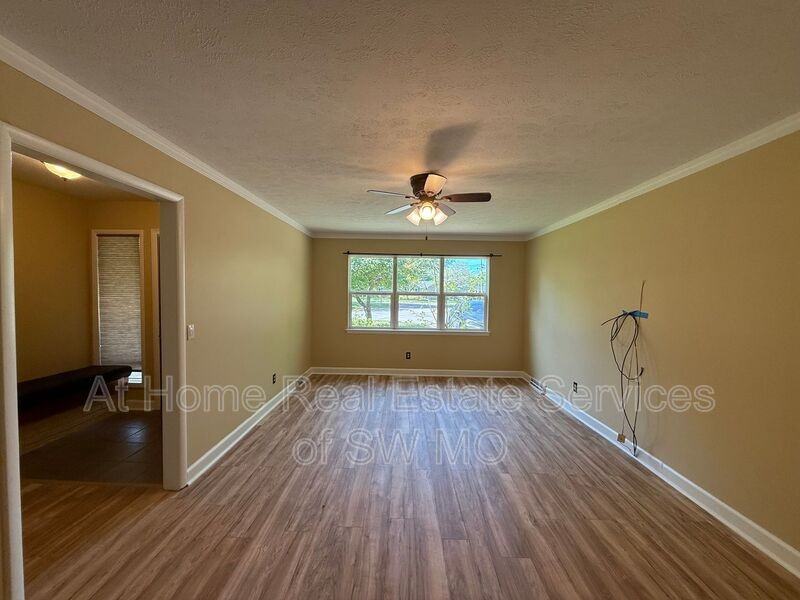 516 E Stanford St - Photo 2 of 13