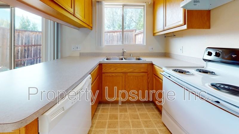 2737 Gilmore Ln - Photo 3 of 18