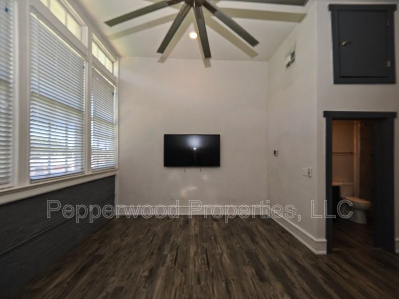 600 Magnolia St - Photo 6 of 10