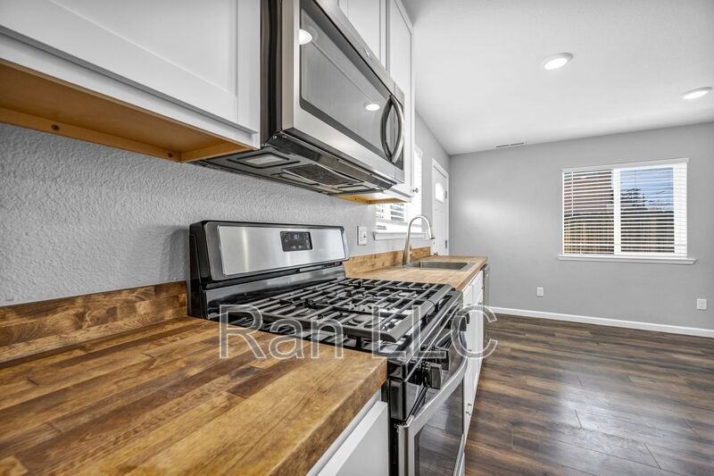229 W Pueblo St #1 - Photo 4 of 26