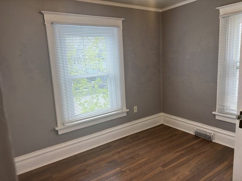 1710 A Ave Ne - Photo 3 of 6