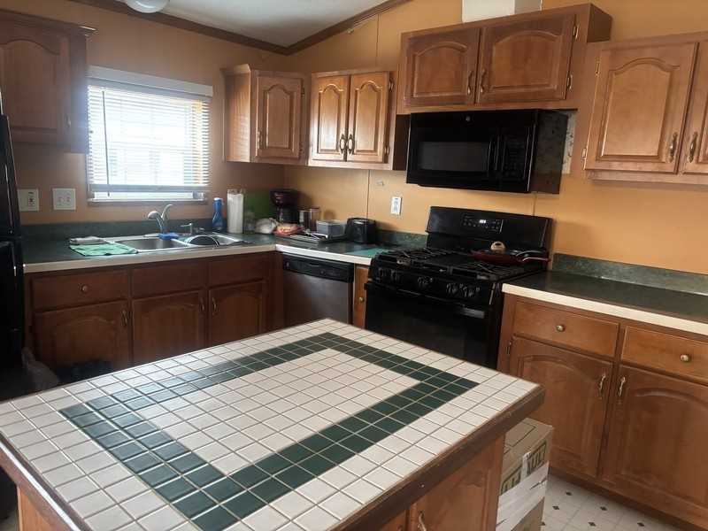 1683 Elizabeth Dr - Photo 2 of 7