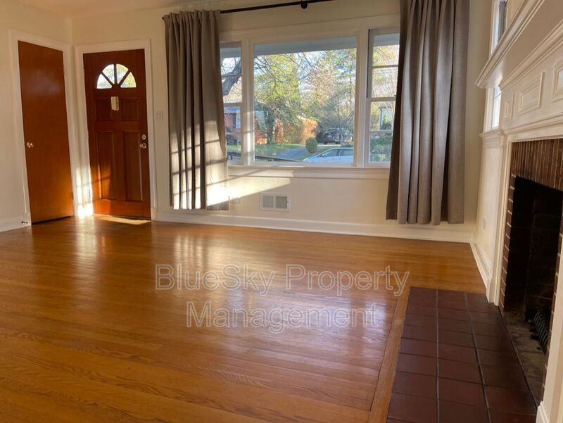 1209 Augusta St - Photo 2 of 20