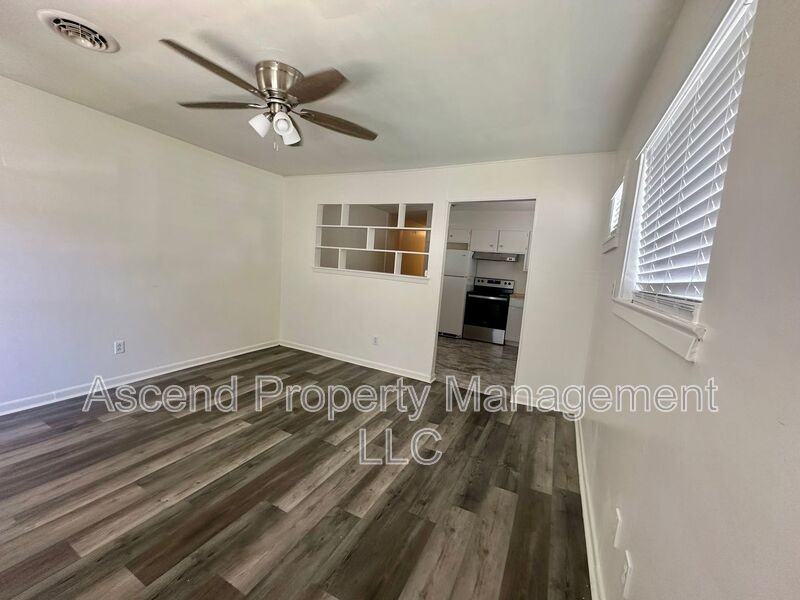 875 N Chamberlain Ave - Photo 2 of 8