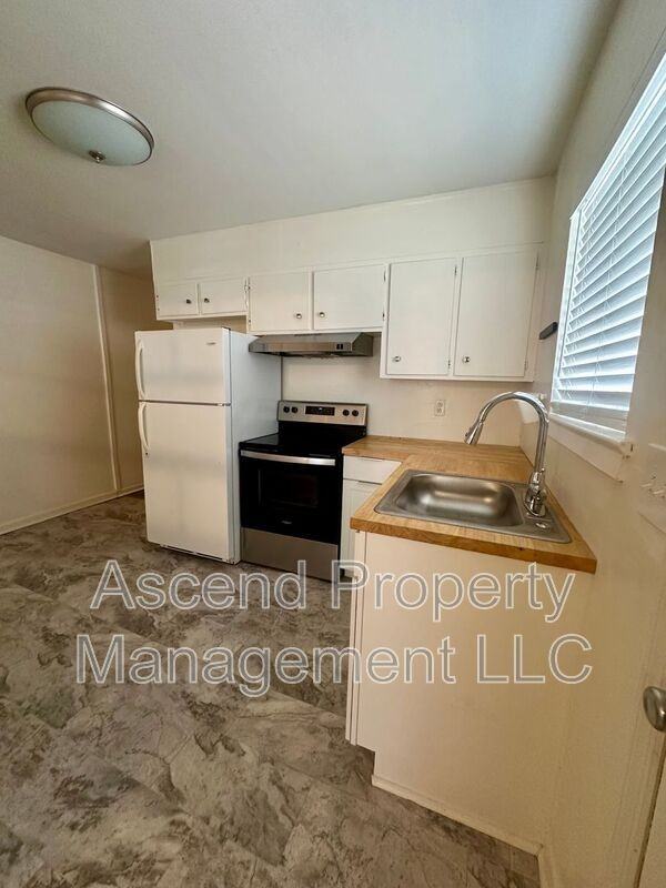 875 N Chamberlain Ave - Photo 3 of 8