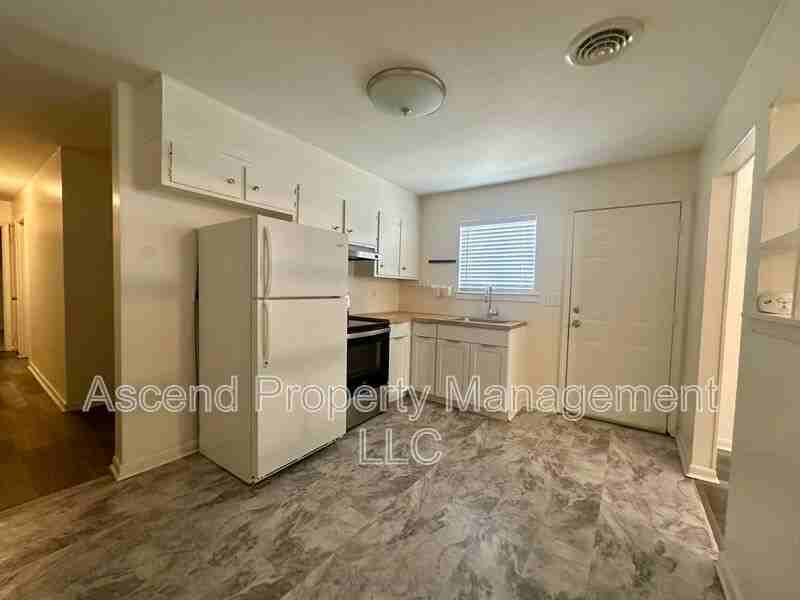 875 N Chamberlain Ave - Photo 4 of 8