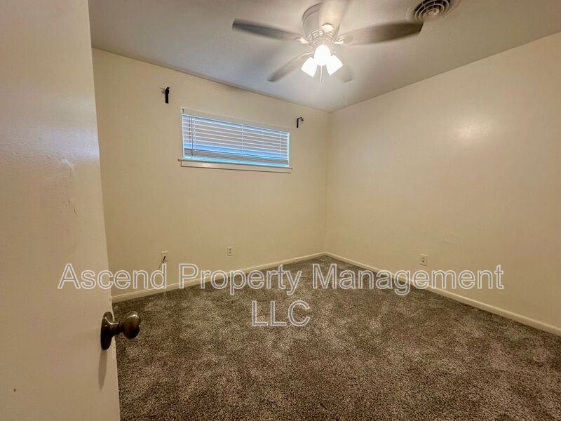 875 N Chamberlain Ave - Photo 6 of 8