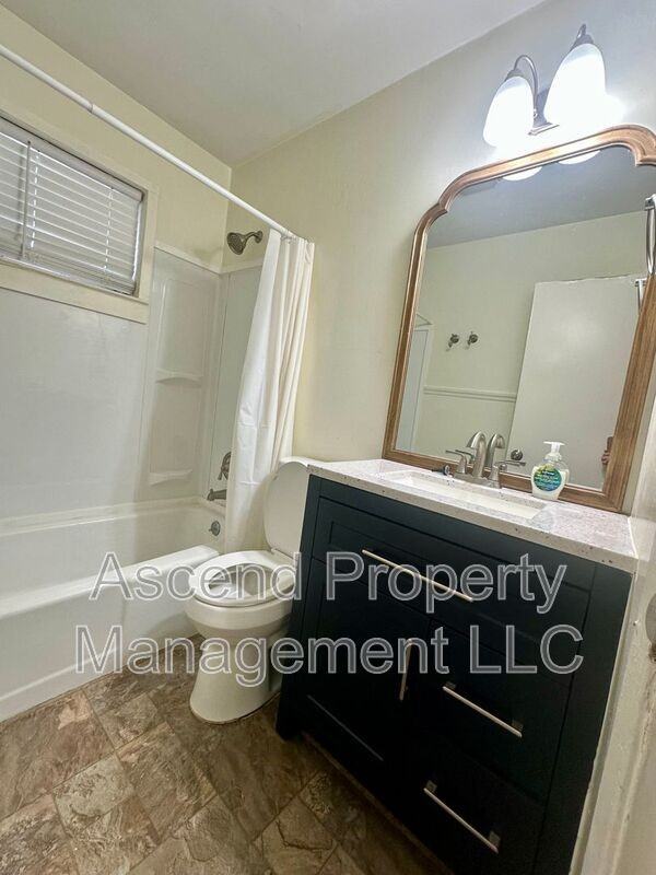 875 N Chamberlain Ave - Photo 7 of 8