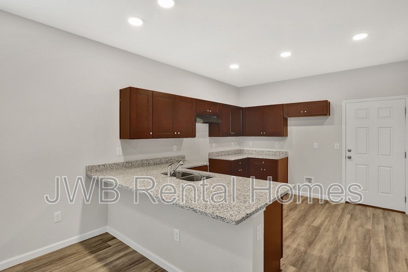 963 Palmetto St - Photo 4 of 16