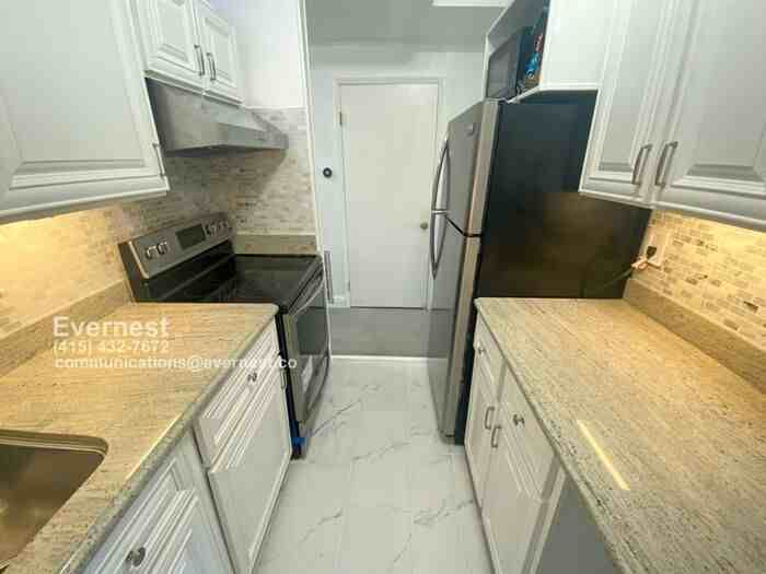 55 Surrey St #B - Photo 2 of 11