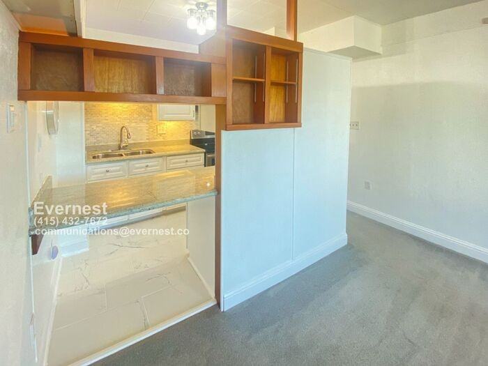 55 Surrey St #B - Photo 3 of 11
