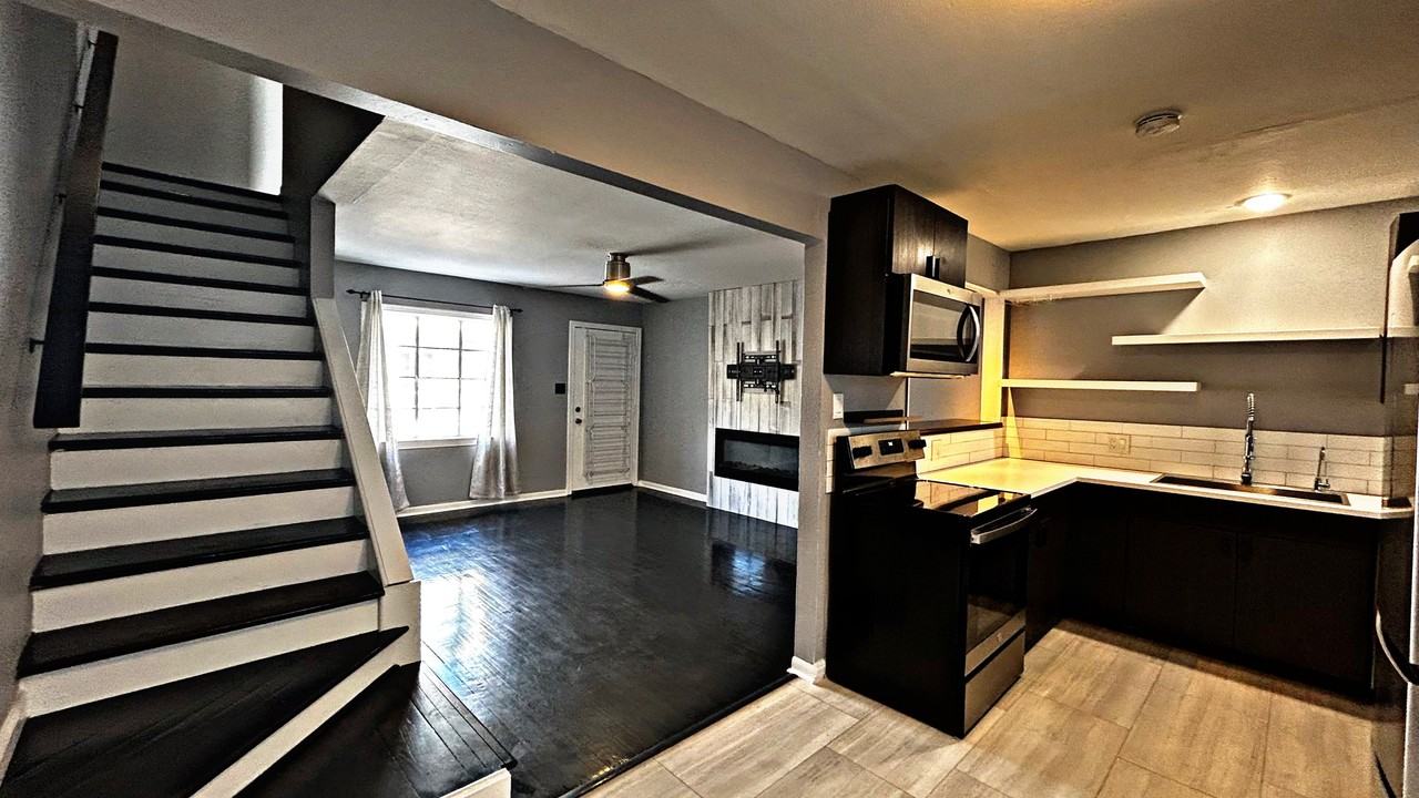 1850 Portsmouth St #D - Photo 3 of 8