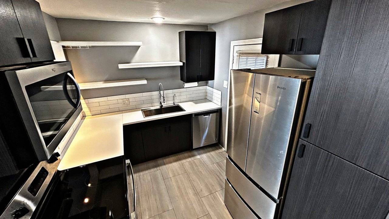 1850 Portsmouth St #D - Photo 4 of 8