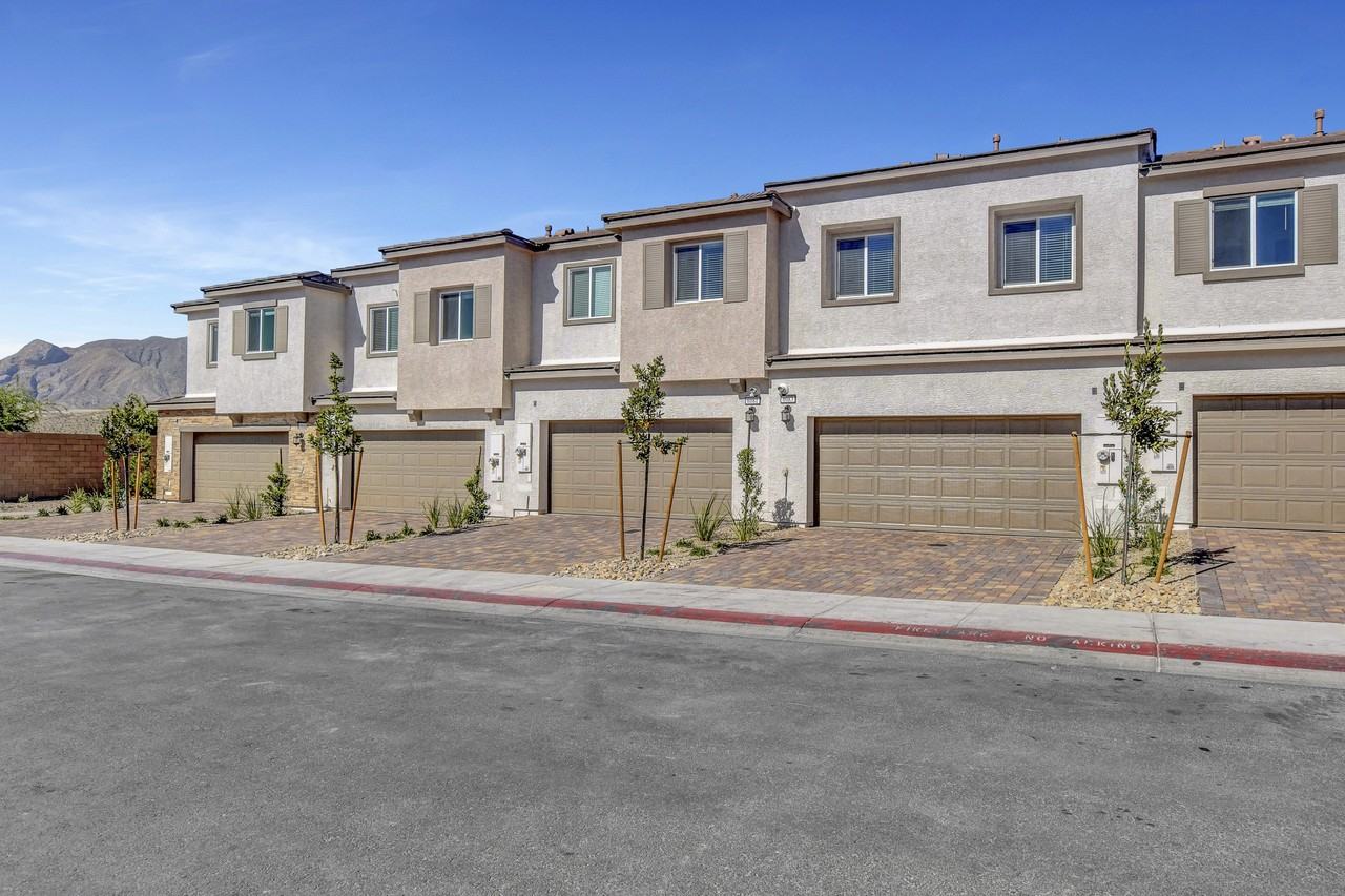 6083 Rathbone St - Photo 3 of 25