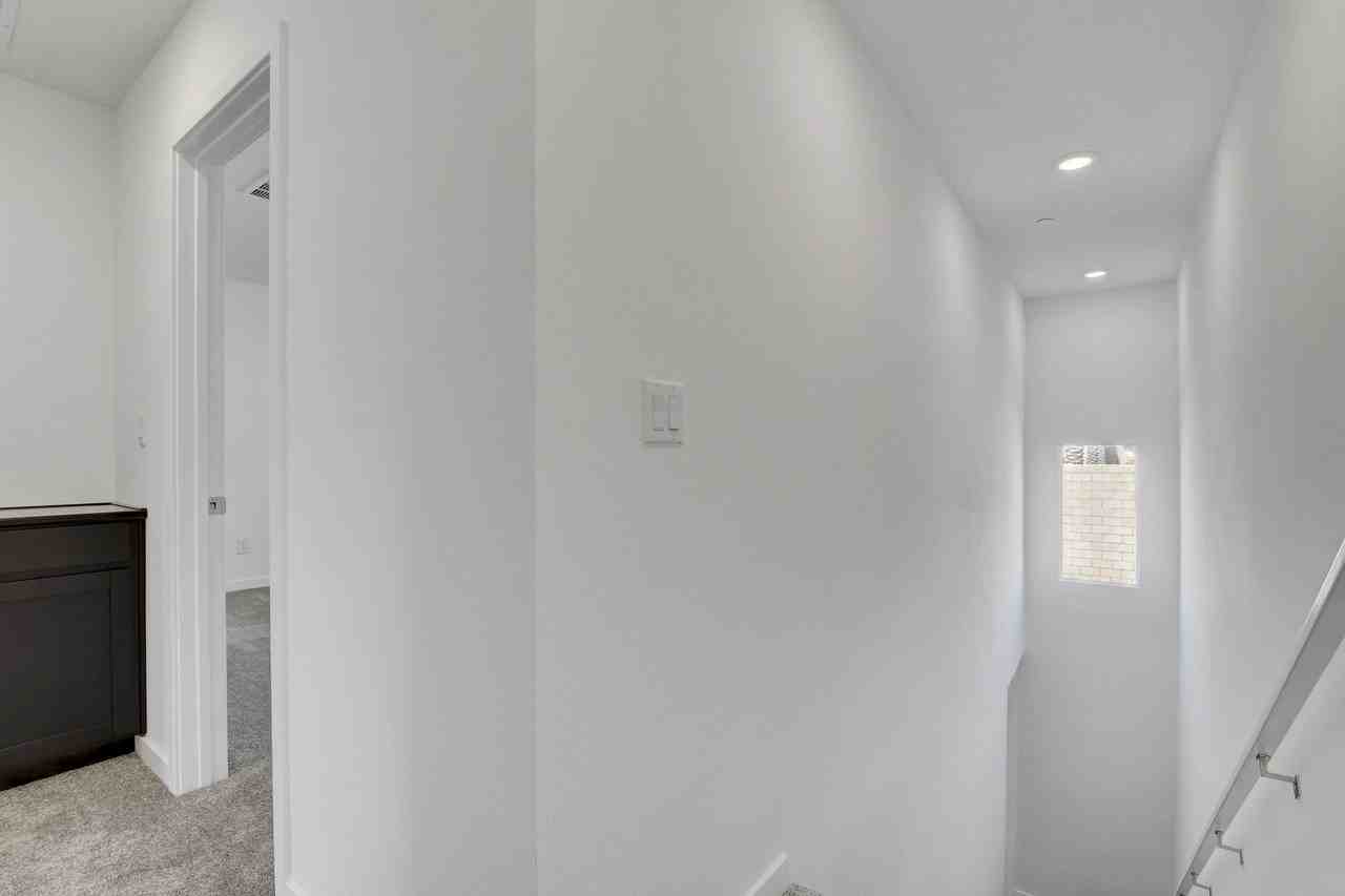 6083 Rathbone St - Photo 4 of 25