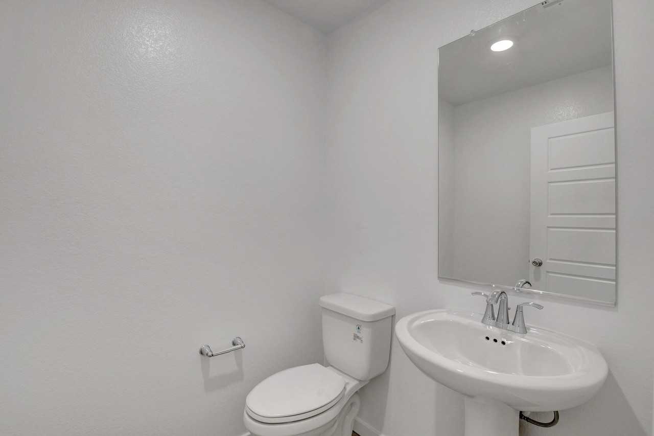 6083 Rathbone St - Photo 5 of 25